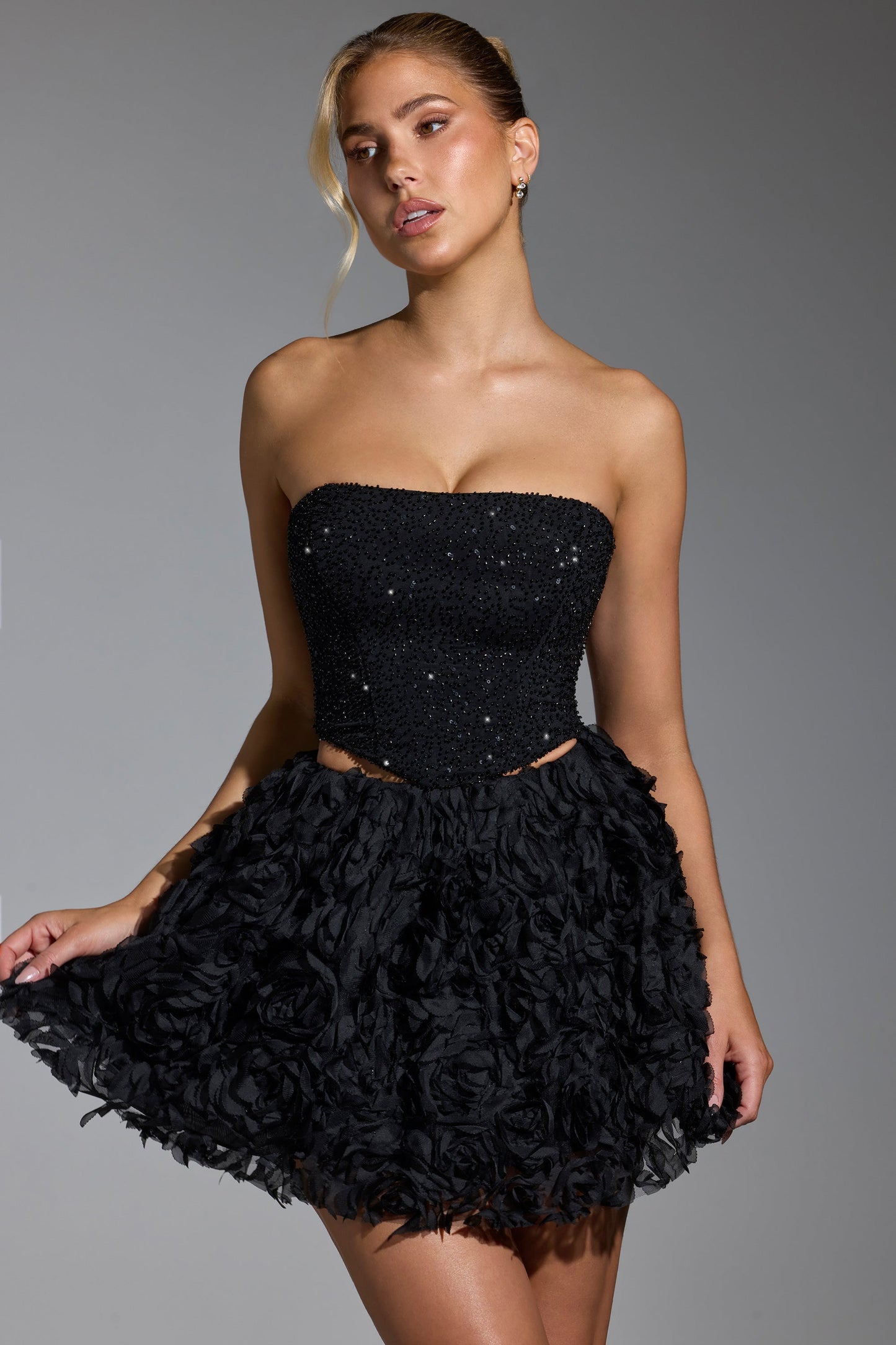 Floral-Appliqu�� Mini Skirt in Black